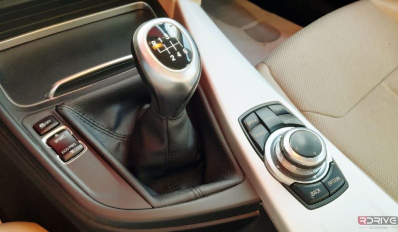 BMW Série 3 318D Touring Advantage completo