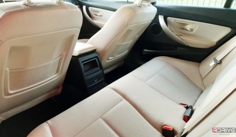 BMW Série 3 318D Touring Advantage completo