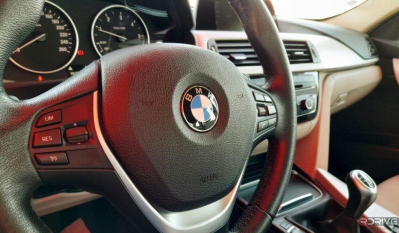 BMW Série 3 318D Touring Advantage completo