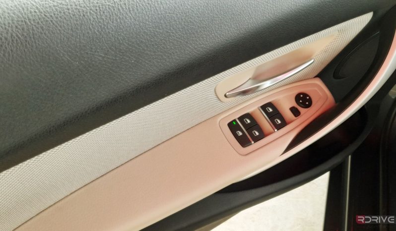 BMW Série 3 318D Touring Advantage completo