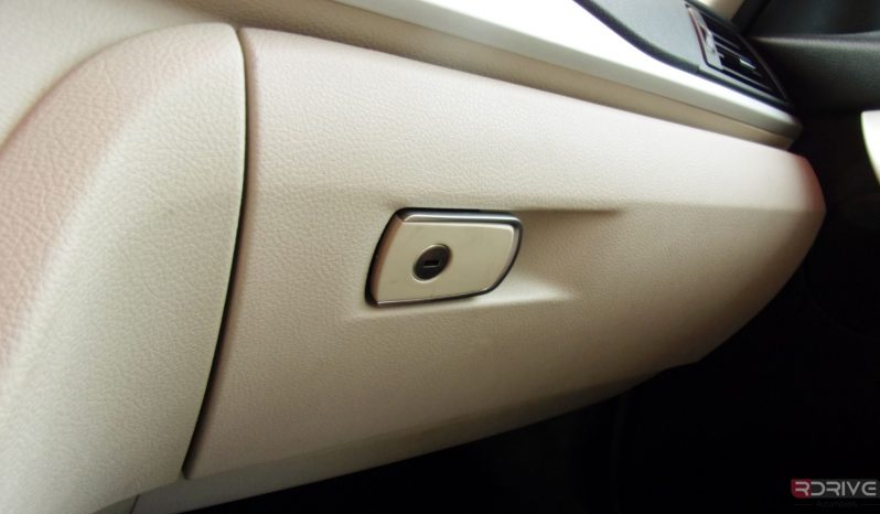 BMW Série 3 318D Touring Advantage completo