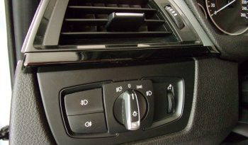 BMW Série 3 318D Touring Line Sport completo