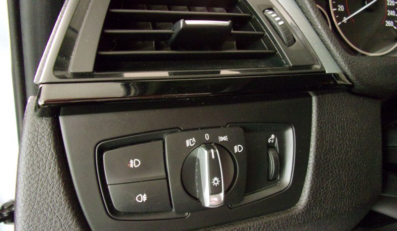 BMW Série 3 318D Touring Line Sport completo