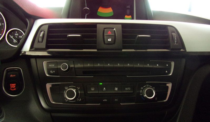 BMW Série 3 318D Touring Line Sport completo