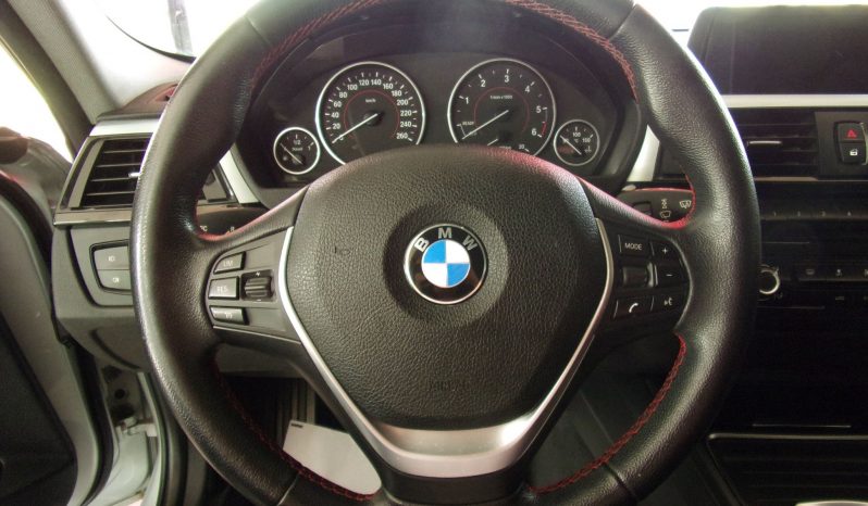 BMW Série 3 318D Touring Line Sport completo