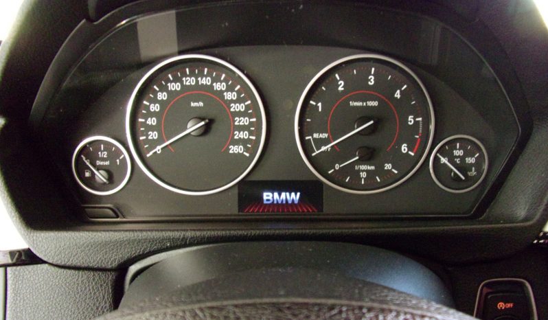BMW Série 3 318D Touring Line Sport completo