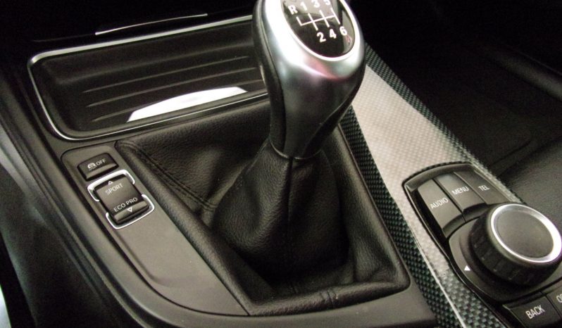 BMW Série 3 318D Touring Line Sport completo