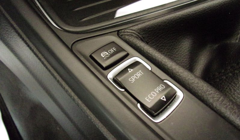 BMW Série 3 318D Touring Line Sport completo