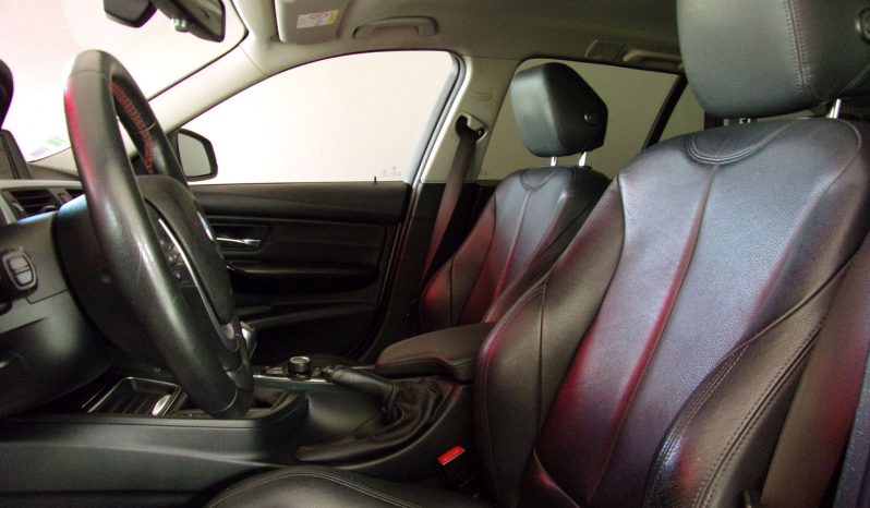 BMW Série 3 318D Touring Line Sport completo