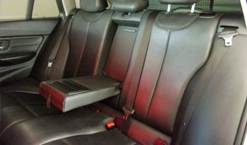 BMW Série 3 318D Touring Line Sport completo