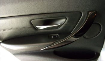 BMW Série 3 318D Touring Line Sport completo