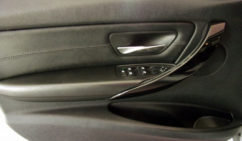 BMW Série 3 318D Touring Line Sport completo
